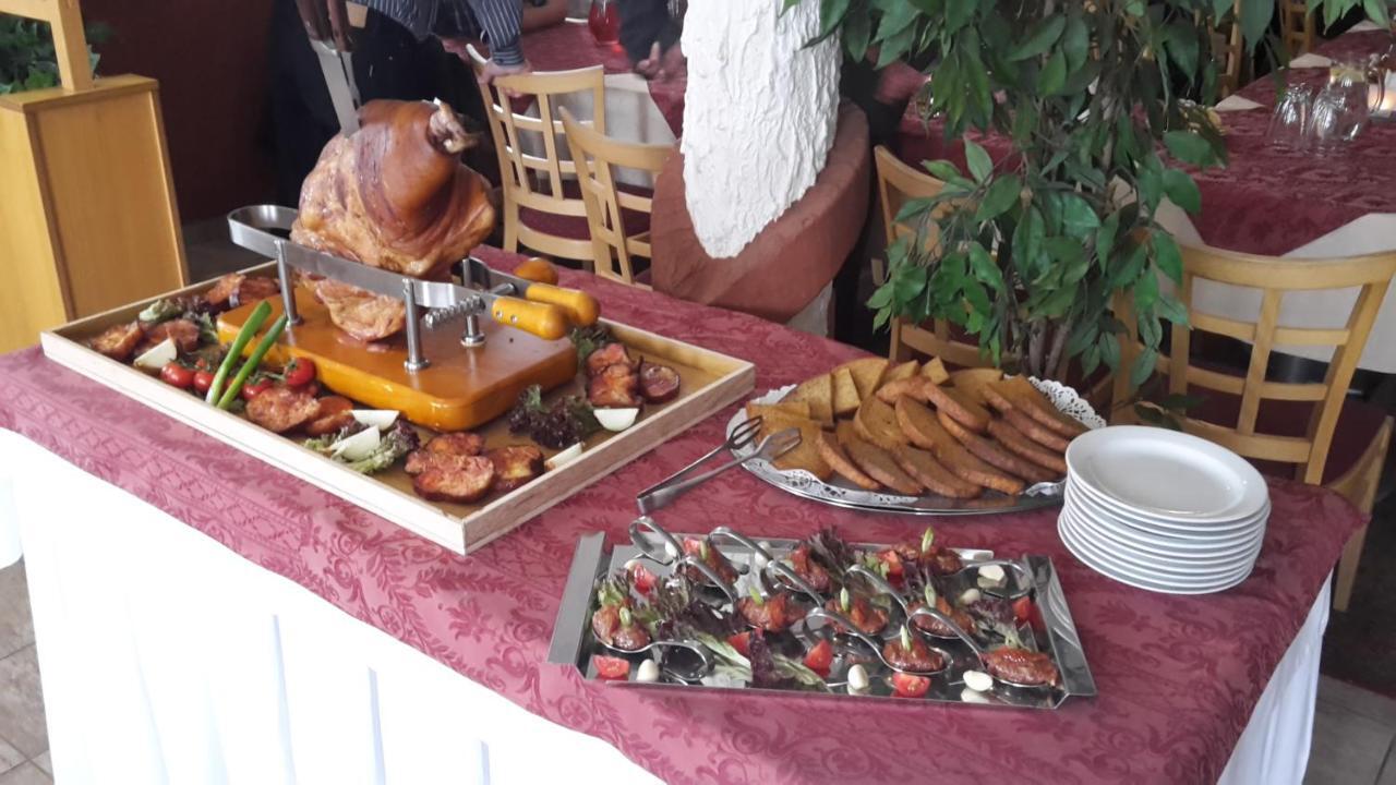 Penzion Fantasy - restaurant Lipník nad Bečou Esterno foto